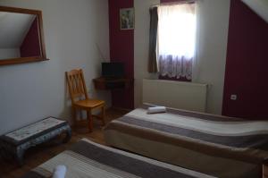 A bed or beds in a room at Régi Csárda és Panzió