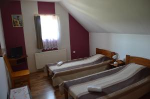 A bed or beds in a room at Régi Csárda és Panzió