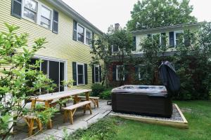 Gallery image of 1820 House - VT Charm + Modern Comforts + Hot Tub in Stowe