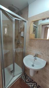 Ein Badezimmer in der Unterkunft Dormir en Cádiz