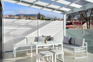 Posezení v ubytování Lord Street Villa - Spacious Comfort & River Views