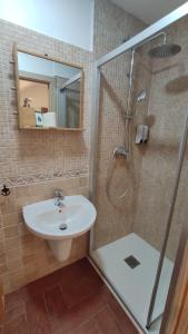 Ein Badezimmer in der Unterkunft Dormir en Cádiz