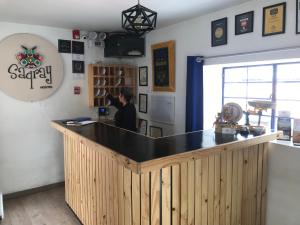Una cocina o zona de cocina en Saqray Hostel