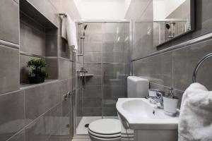 Ένα μπάνιο στο Apartment in Drenje 45285 +9 φωτογραφίες