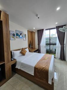 Ένα ή περισσότερα κρεβάτια σε δωμάτιο στο Khách sạn HAWA HOTEL