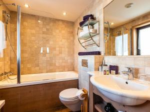 a bathroom with a sink and a tub and a toilet at Appartement de Charme à Courchevel 1850 - 4 pers, Centre, Proche des Pistes, Balcon et Hammam - FR-1-631-163 in Courchevel