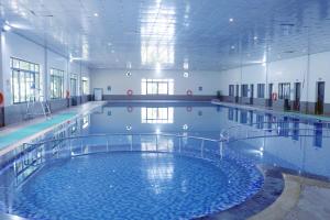 a large swimming pool in a large building at Thao Nguyen Hotel & Resort Moc Chau in Mộc Châu