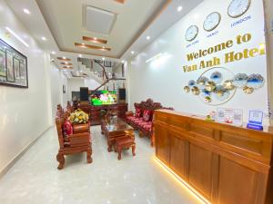 Lobbyen eller receptionen på Van Anh Hotel