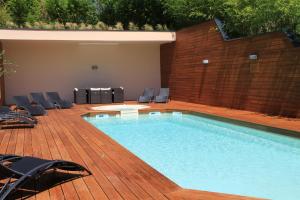 Bazén v ubytování Hotel du Parc nebo v jeho okolí