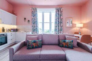 Posezení v ubytování Pink Palace - Central Apartment