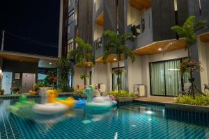 Bazén v ubytování Guuden Huahin Hotel nebo v jeho okolí