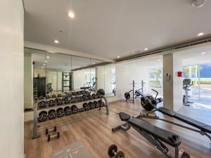 Fitness centrum a/nebo fitness zařízení v ubytování ALiving Luxury 1BR Apartment Vera Residence Business bay Dubai 521
