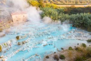 an aerial view of a geyser with blue water at Agriturismo Uliveto Gretacci in Montemerano