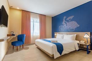 Postel nebo postele na pokoji v ubytování Arte Hotel Yogyakarta