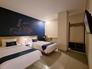 Postel nebo postele na pokoji v ubytování Arte Hotel Yogyakarta