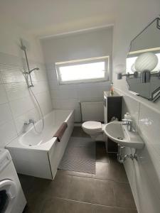 Koupelna v ubytování Ferienhaus mit zwei Einheiten in Oldenburg