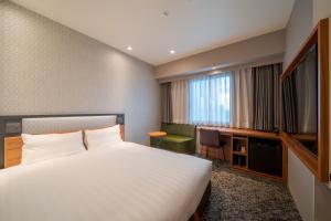 Postel nebo postele na pokoji v ubytování Via Inn Prime Osaka Kyobashi + 37 fotografií