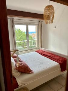 Postel nebo postele na pokoji v ubytování Villa L' Oliviera, vue mer et plages à pieds + 18 fotografií