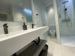 Koupelna v ubytování HOSTEL ALEA + 20 fotografií