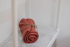 a towel sitting on a shelf in a refrigerator at INAR céntrico apartamento junto Ayuntamiento & Ría in Bilbao