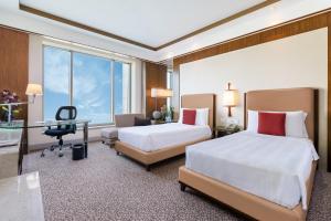 Postel nebo postele na pokoji v ubytování Crowne Plaza New Delhi Okhla by IHG