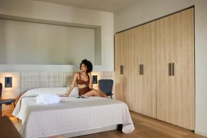 A bed or beds in a room at Mima Aparthotel Boutique & Spa