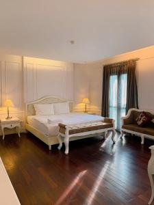 Giường trong phòng chung tại Ha Noi Memory Central Hotel And Spa