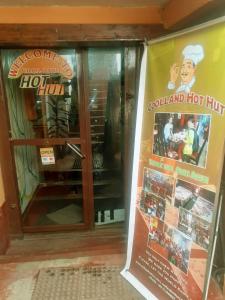 Certifikát, hodnocení, plakát nebo jiný dokument vystavený v ubytování Cool Land Hot Hut Rooms & Restaurant