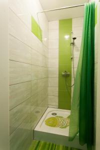 a bathroom with a shower with a green shower curtain at Haus Akazie in Apetlon
