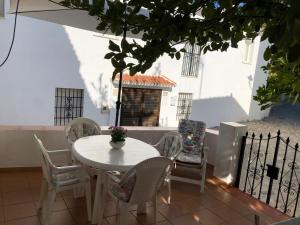 a white table and chairs on a patio at CASA JUANITO PEÑA in Parauta