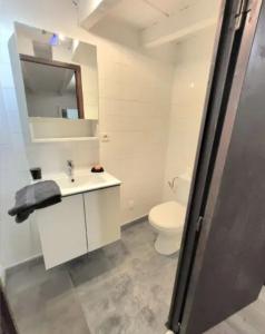 Kúpeľňa v ubytovaní Studio en plein cœur de Bonifacio!