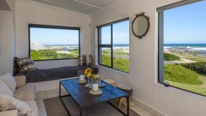 Fotografie z fotogalerie ubytování Lapaside Self Catering Near Gansbaai v destinaci Gansbaai
