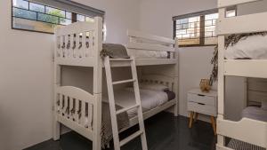 Fotografie z fotogalerie ubytování Lapaside Self Catering Near Gansbaai v destinaci Gansbaai