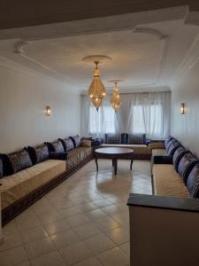 Χώρος καθιστικού στο Appartement spacieux et agréable