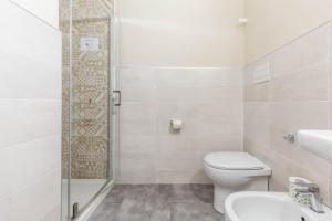 Bilik mandi di Piccolo Catalunya Hostel