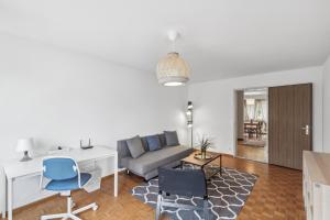 a living room with a couch and a table and chairs at PUNTSTRASSE 
