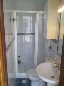 a bathroom with a toilet and a shower and a sink at Ático en Rota, junto a la playa in Rota