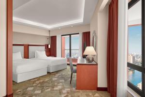 Postel nebo postele na pokoji v ubytování Ramses Hilton Hotel & Casino
