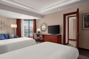 Postel nebo postele na pokoji v ubytování Ramses Hilton Hotel & Casino