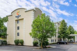eine Darstellung der Vorderseite eines Hotels in der Unterkunft Comfort Inn North-Polaris in Columbus
