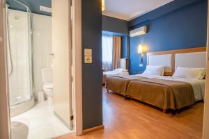 Postel nebo postele na pokoji v ubytování Olympic Hotel