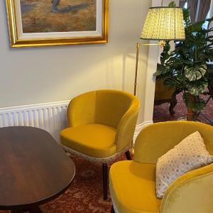 Posezení v ubytování An Chúirt Hotel, Gweedore, Donegal