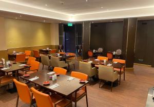 a restaurant with tables and chairs with people sitting at them at DoubleTree by Hilton Hotel London - Marble Arch in London