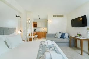 Kuchyň nebo kuchyňský kout v ubytování ILIORAMA LUXURY SUITES
