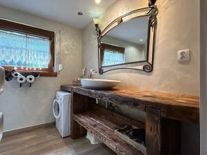 a bathroom with a sink and a mirror at Szczyrkowskie Historie in Szczyrk