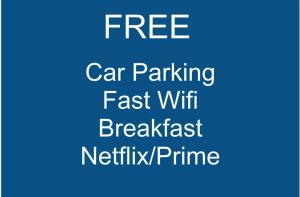 un cartel que lee aparcamiento gratuito wifi desayuno netflix en SW Bed & Breakfast, en Swindon