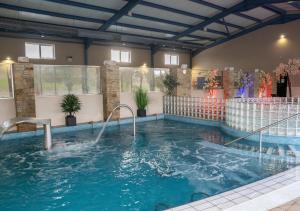 Bazén v ubytování An Chúirt Hotel, Gweedore, Donegal nebo v jeho okolí