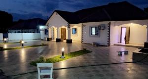 a house with a white chair in a courtyard at night at Holiday home in Lamin