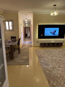 Fotografie z fotogalerie ubytování شقه ٢٣٠م مكيفة بالكامل فرش قباني وسمارت هوم بكمباوند وصال أمام مدينتي والجامعة البريطانيه v destinaci Madinaty + 29 fotografií