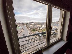 a window with a view of a city at Tranquil 2Bed/2Bath Duplex Falkirk in Falkirk